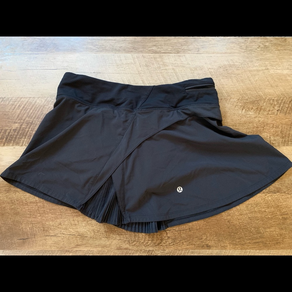 NWOT Lululemon Play off the Pleats skirt
